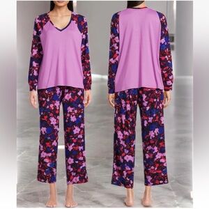 New Floral Woman Winter Pajama Set Soft and Cozy Pj Set Stretch Size Large NWT
